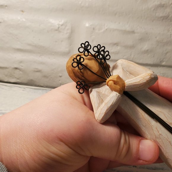 Willow Tree by Susan Lordi Sculpted Hand Painted Figurine Friendship 2004 - Picture 5 of 6